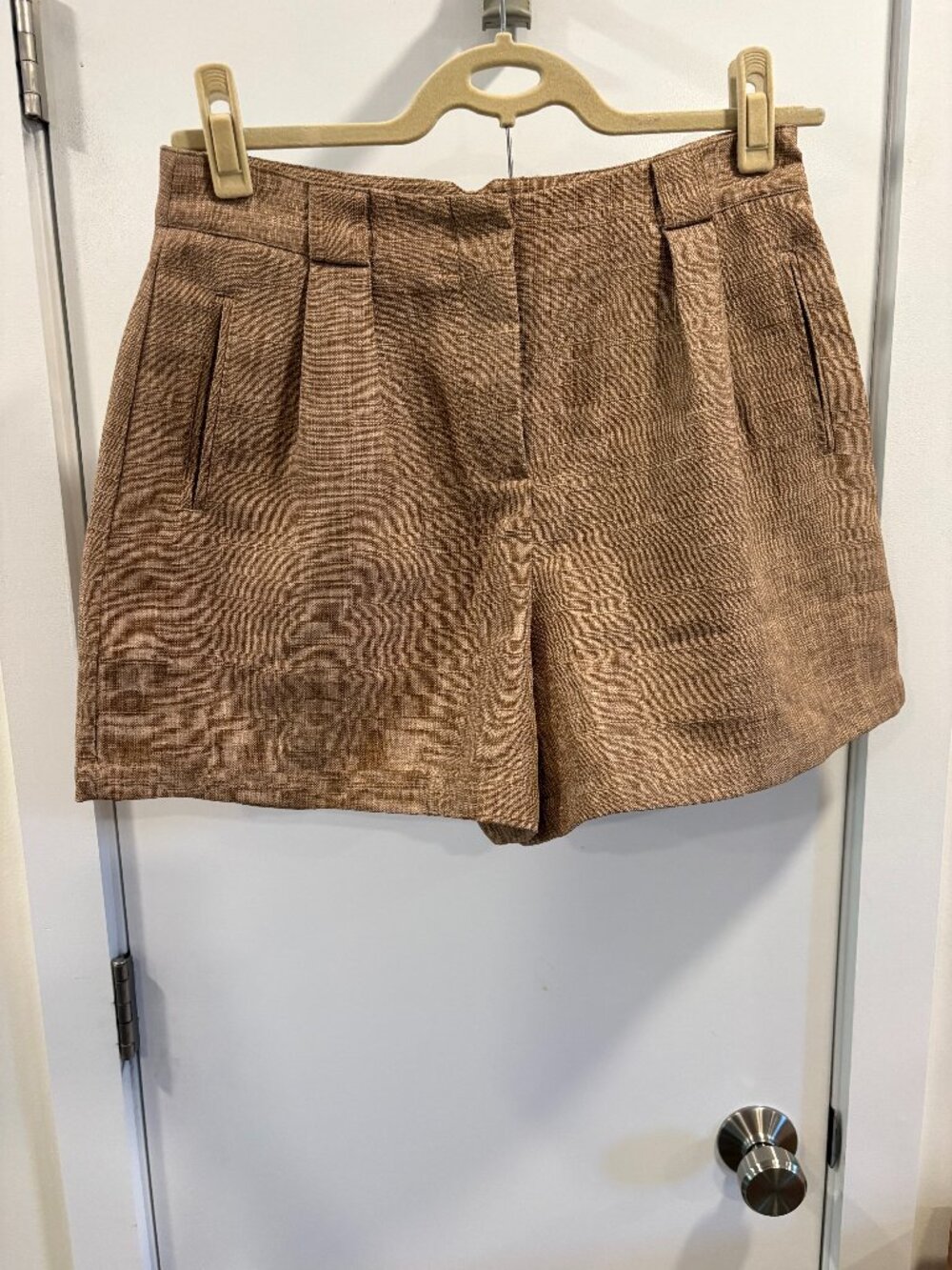 Tuckernuck Desert Tan Safari Shorts Size M